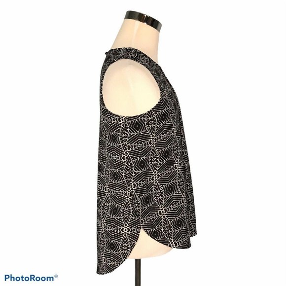 Vince Camuto Women’s Blouse M Medium Black White Geometric Print - Picture 2 of 12